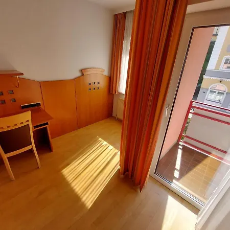 Longstayhostel *